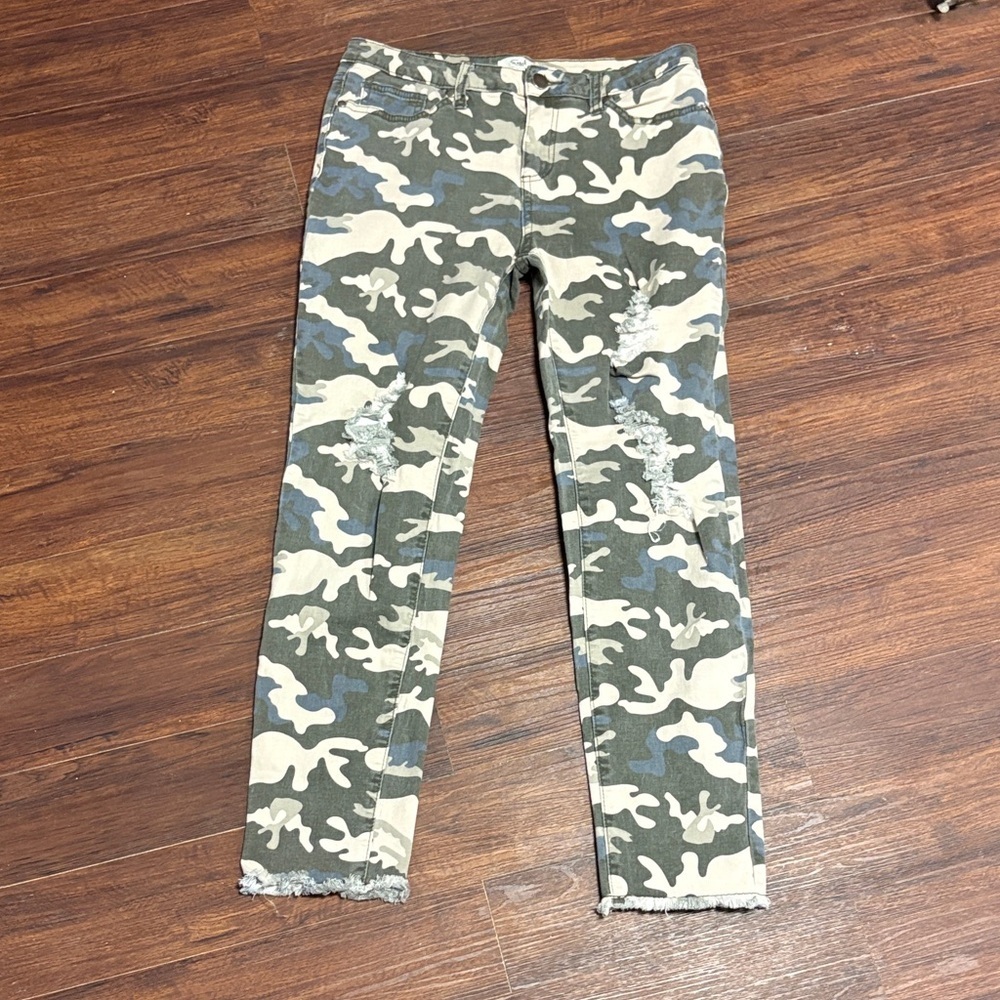 Easel Camouflage Distressed Jeans Large